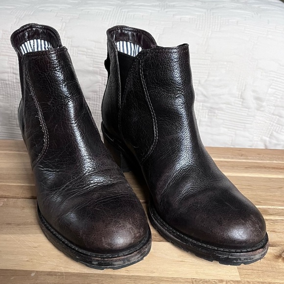 L.L. Bean Brown Ankle Boots Cabincore Chocolate Brown Leather Cozy Weather Fall - Picture 11 of 11